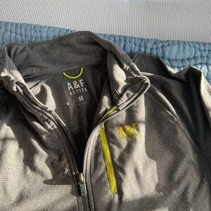 A&F Active Men’s Zip Front Sports Top Size M